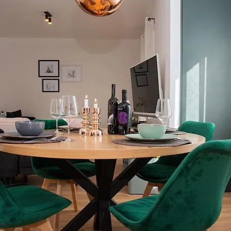 Apartamento Holiday , Two Rooms.free Parking106m2 Zadar